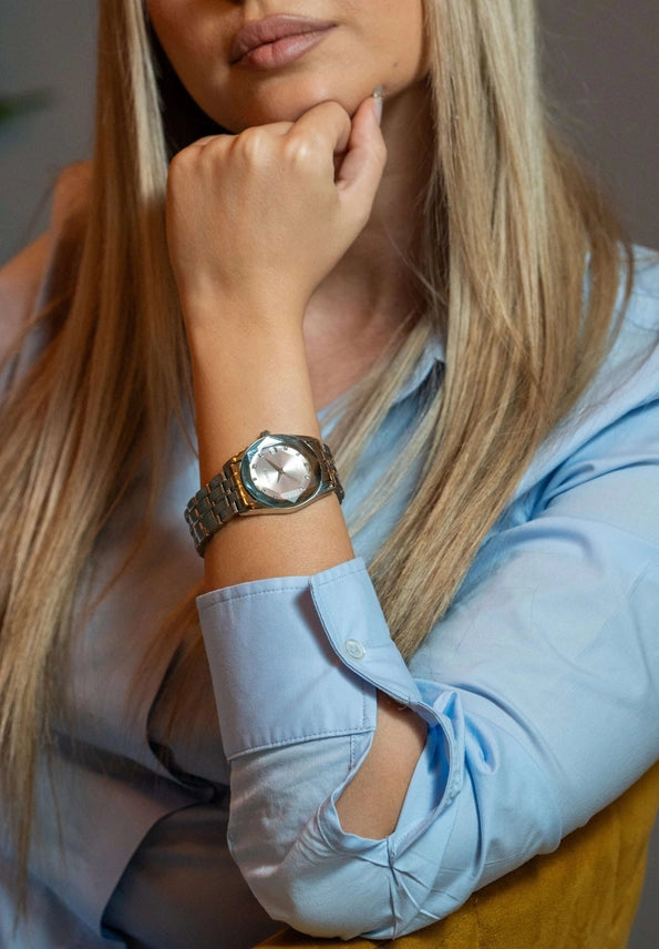 Cosmo Sveitsiläinen kello J6.259.L