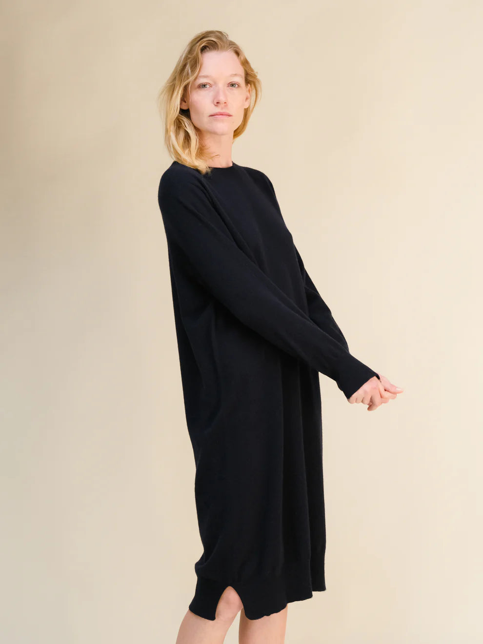 Kashmirsekoitteinen midimekko (3D-neulos)