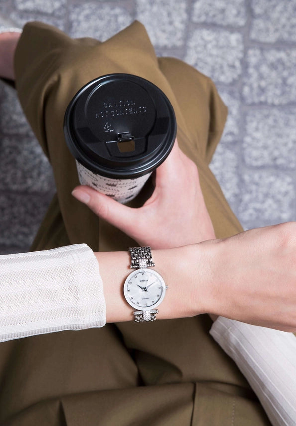 Viistehiottua Strassia Sveitsiläinen Naisten Kello J5.636.M