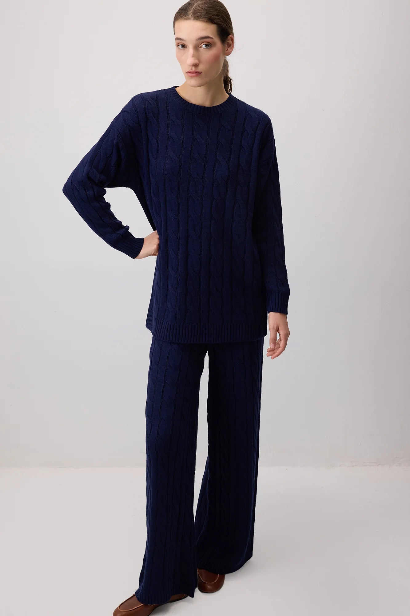 TWISTED PATTERNED neuleasu - laivastonsininen