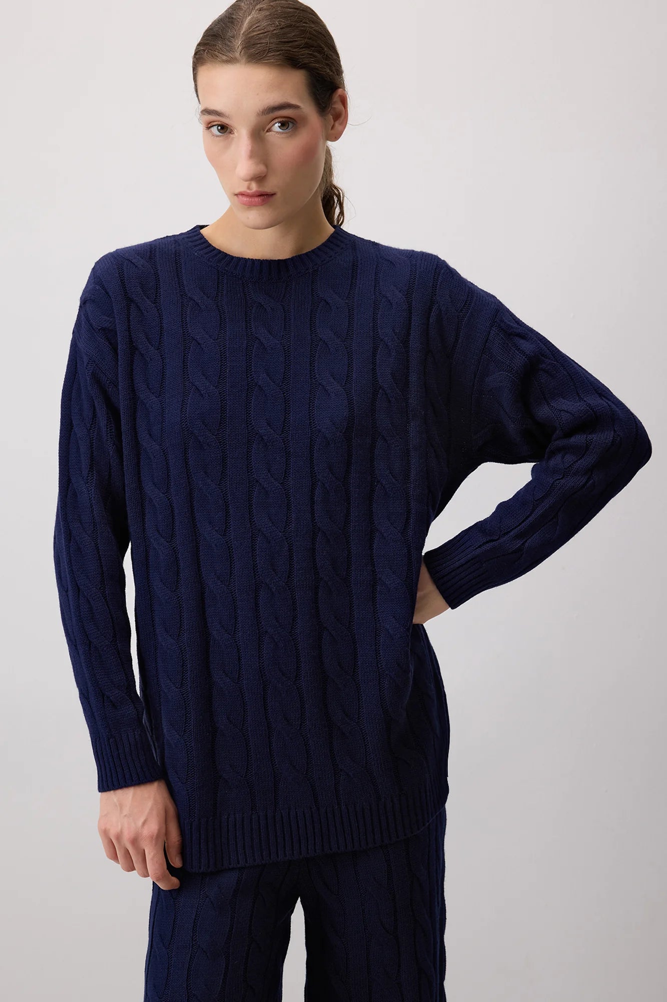 TWISTED PATTERNED neuleasu - laivastonsininen