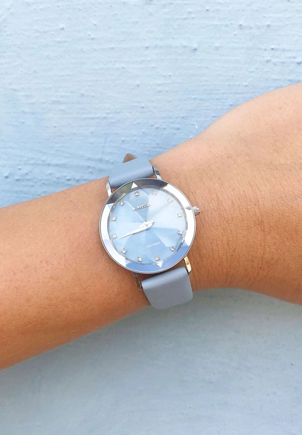 Viistehiottu sveitsiläinen naisten kello J5.604.L