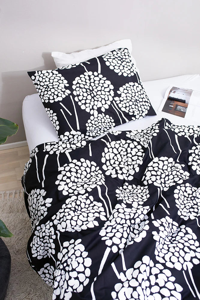 Pussilakanasetti 150 x 210 cm ja 50 x 60 cm Daaliat, Musta/Valkoinen