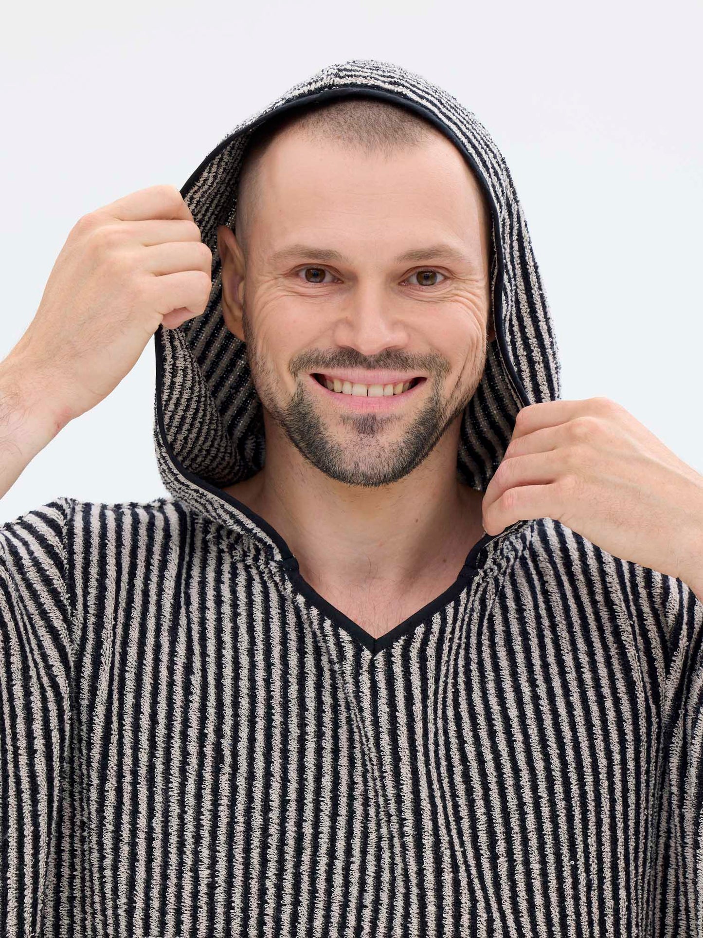 Unisex Poncho Raita, Musta/Hiekka