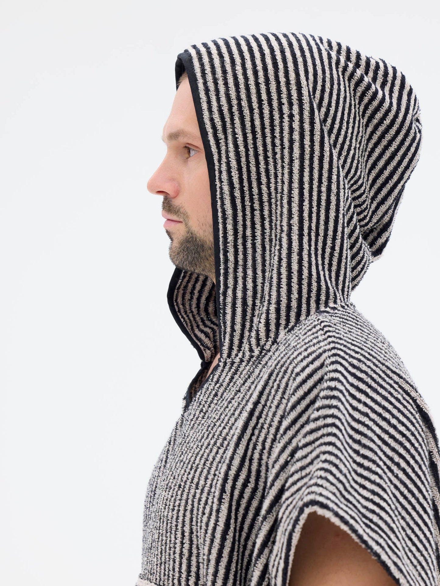 Unisex Poncho Raita, Musta/Hiekka
