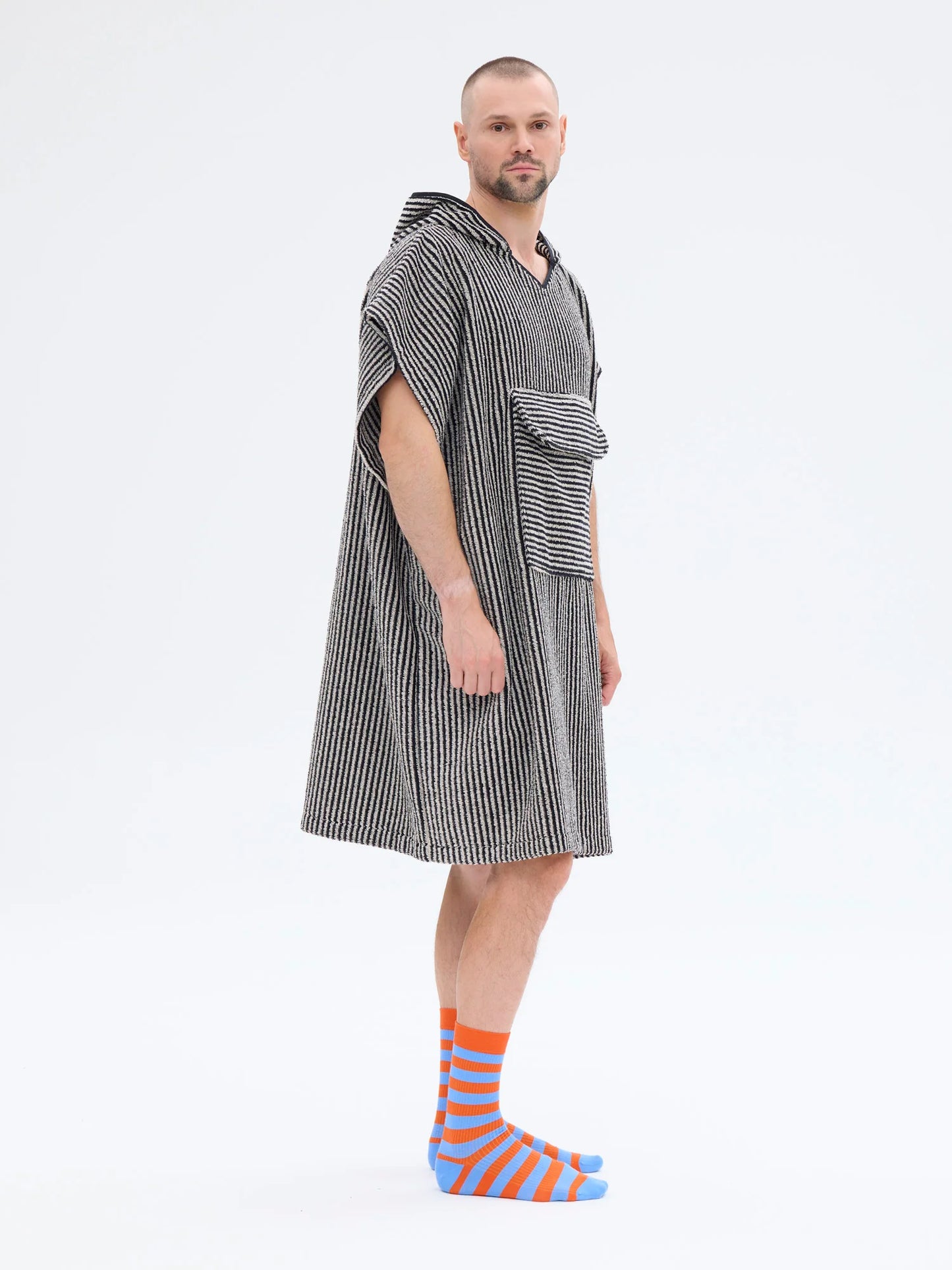Unisex Poncho Raita, Musta/Hiekka