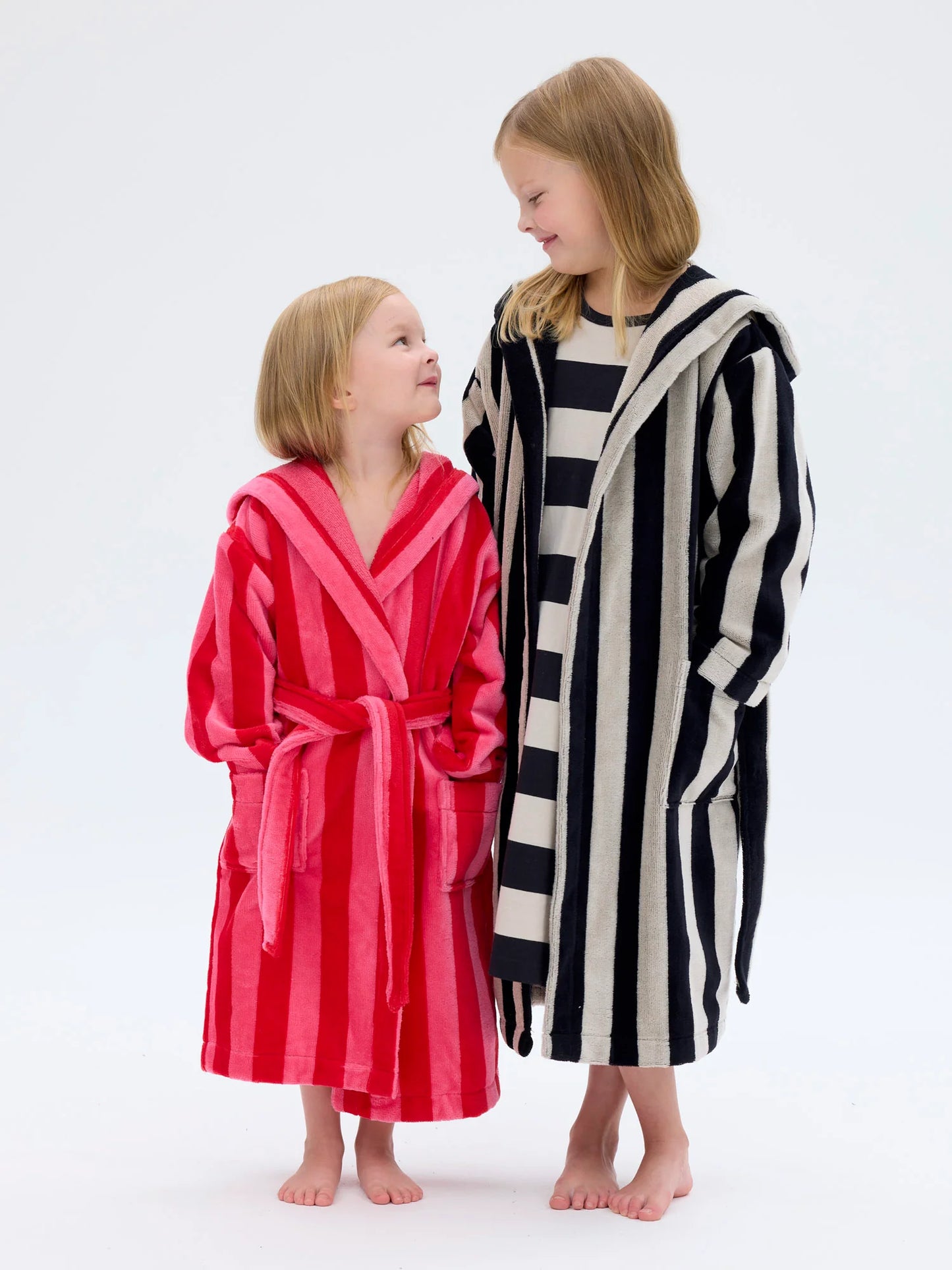 Lasten Velourkylpytakki Raita, Musta/Hiekka