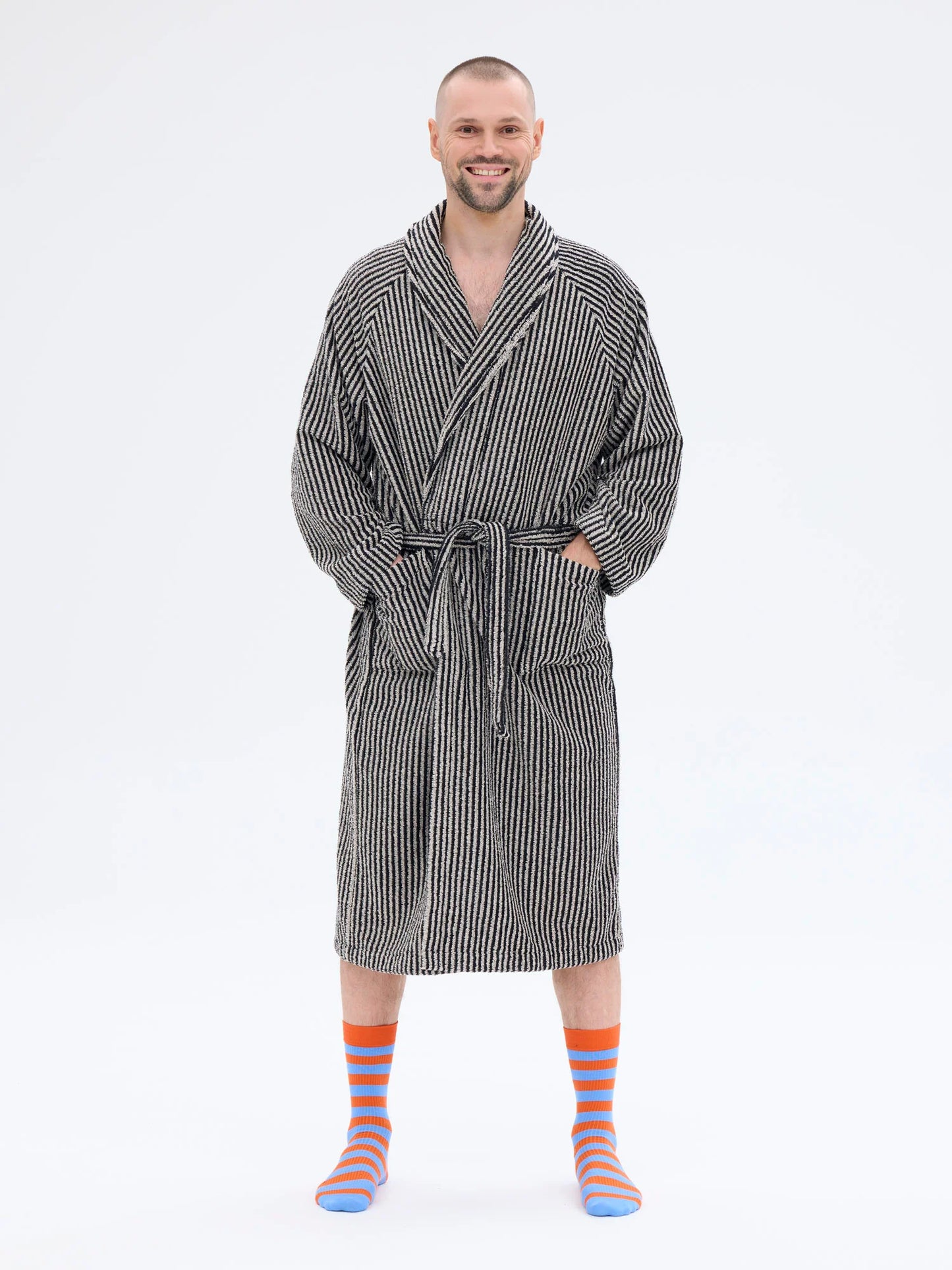 Unisex Kylpytakki Raita, Musta/Hiekka