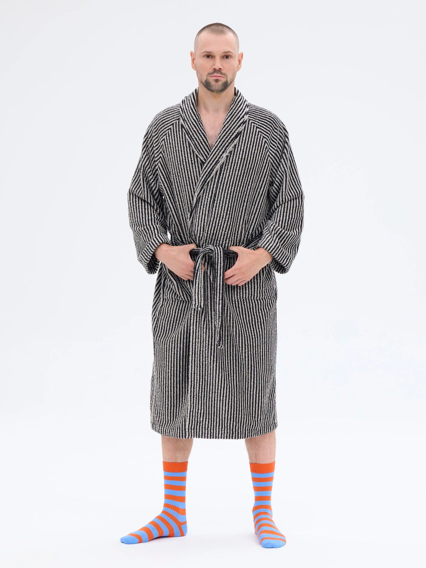 Unisex Kylpytakki Raita, Musta/Hiekka