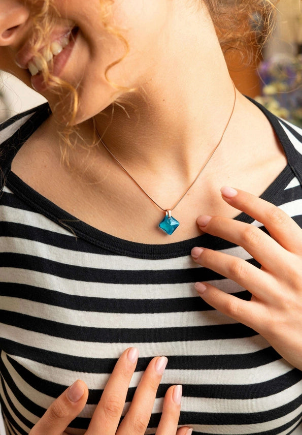 Viistehiottu Prinsessa -riipuskaulakoru JS.0034