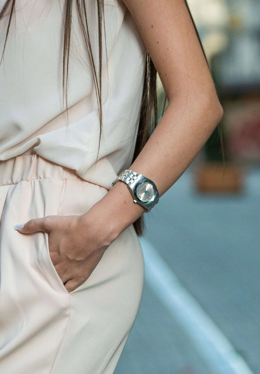 Cosmo Sveitsiläinen kello J6.259.L