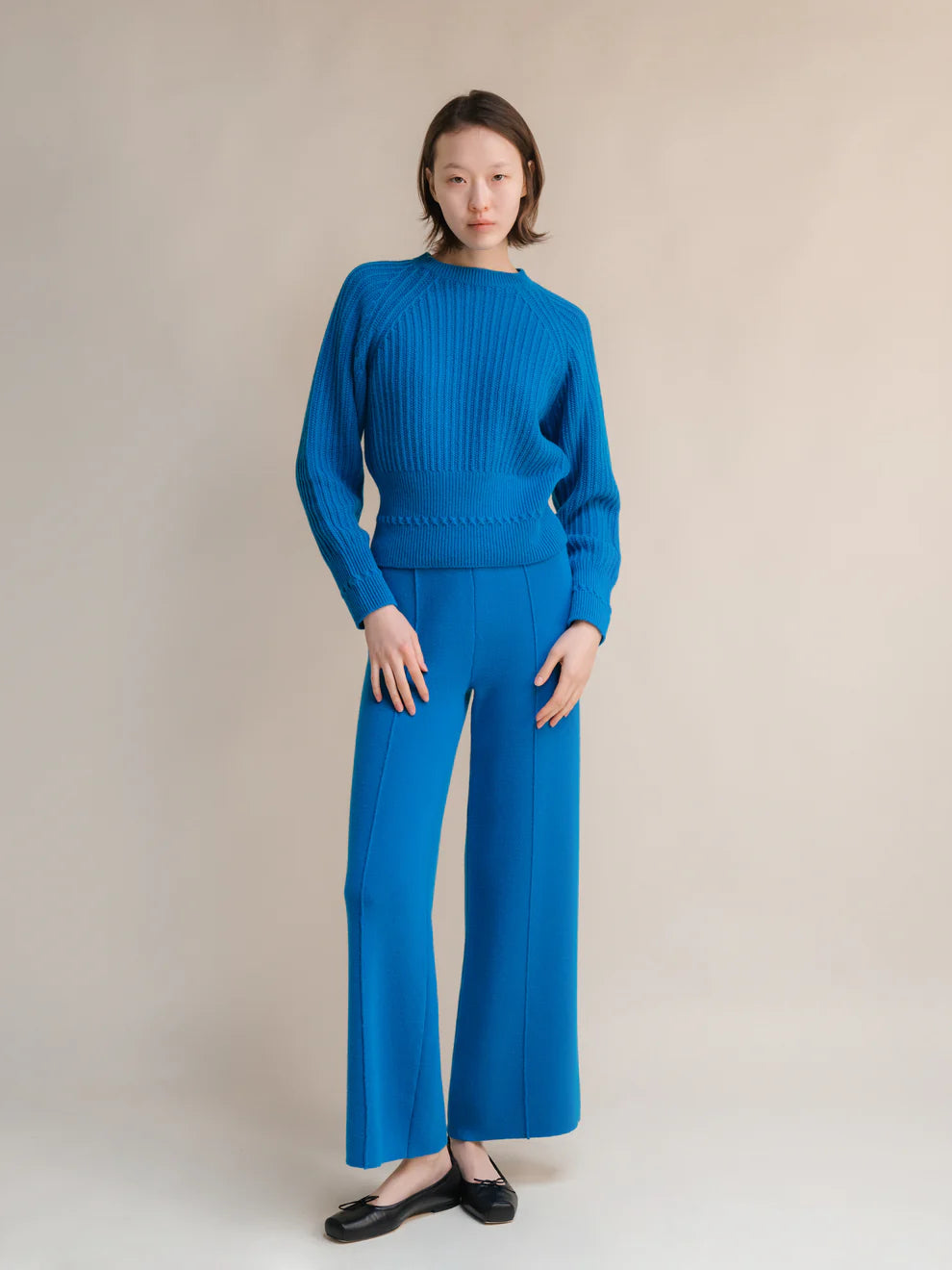 Kashmir-sekoitteiset yksiväriset housut