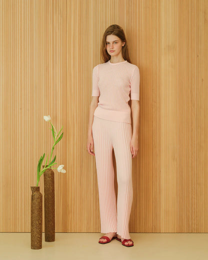 Hieno puuvillainen T-paita, jossa mikroneulontaremmi