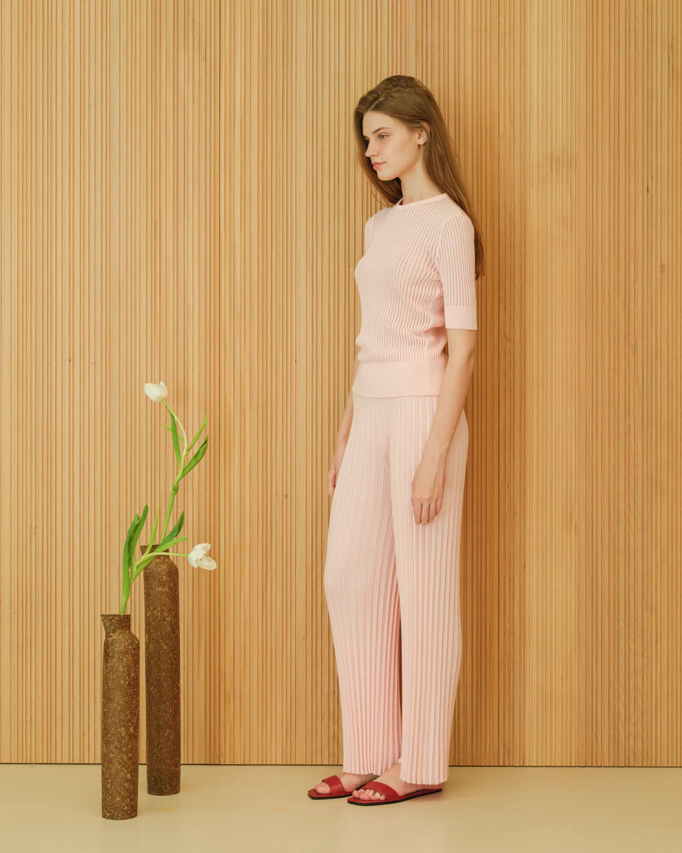 Hieno puuvillainen T-paita, jossa mikroneulontaremmi