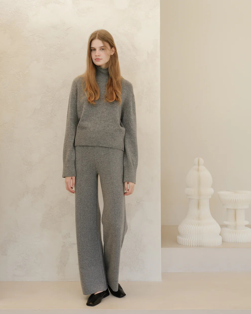 Kashmir-sekoitteiset yksiväriset housut