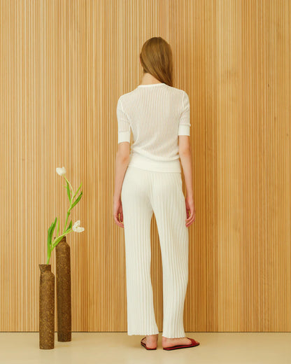 Hieno puuvillainen T-paita, jossa mikroneulontaremmi