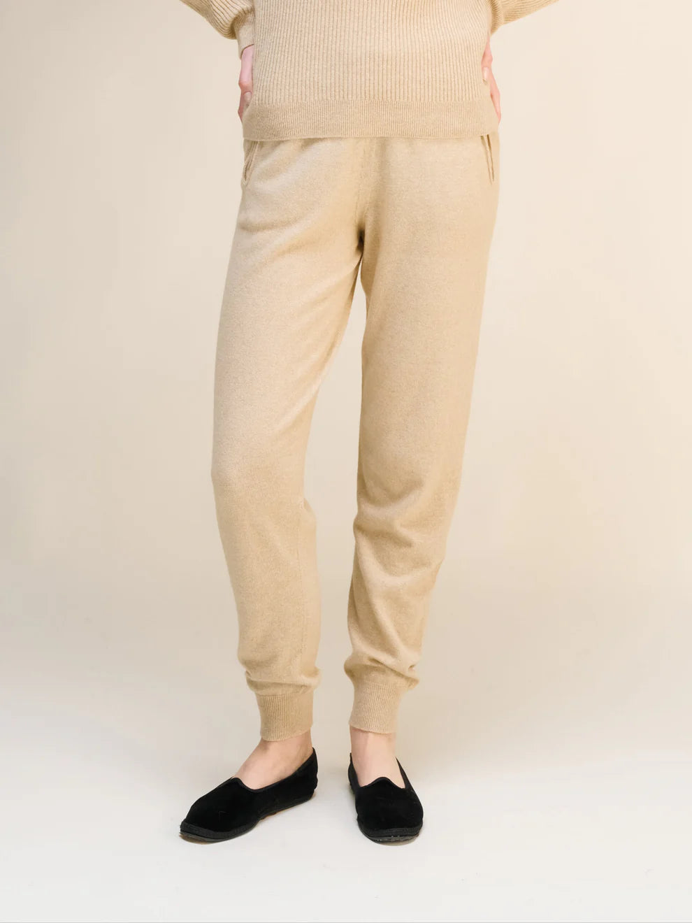 Kashmir-sekoitteiset joogahousut (3D-neulos)