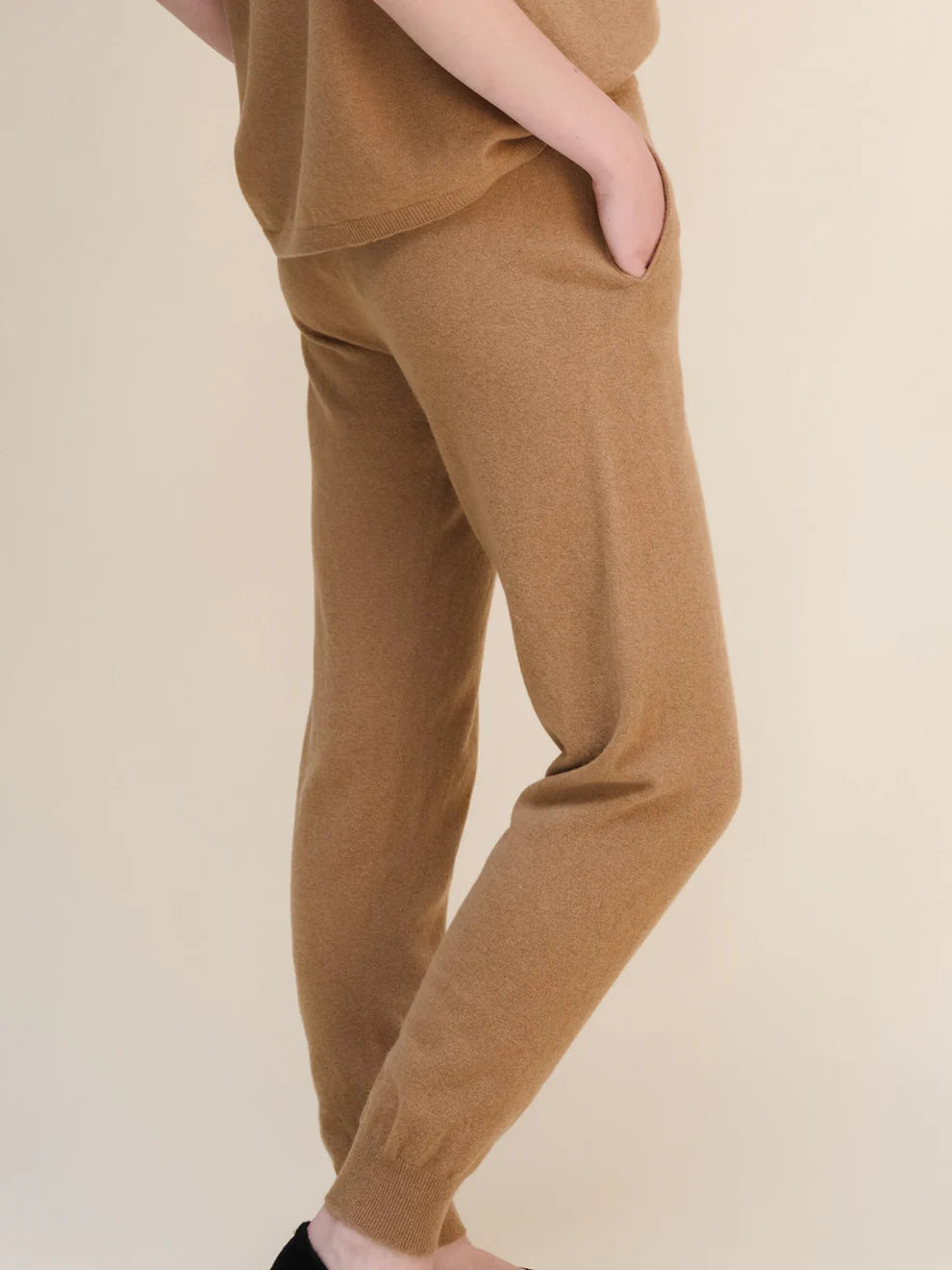 Kashmir-sekoitteiset joogahousut (3D-neulos)