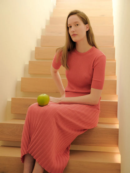 Hieno puuvillainen T-paita, jossa mikroneulontaremmi