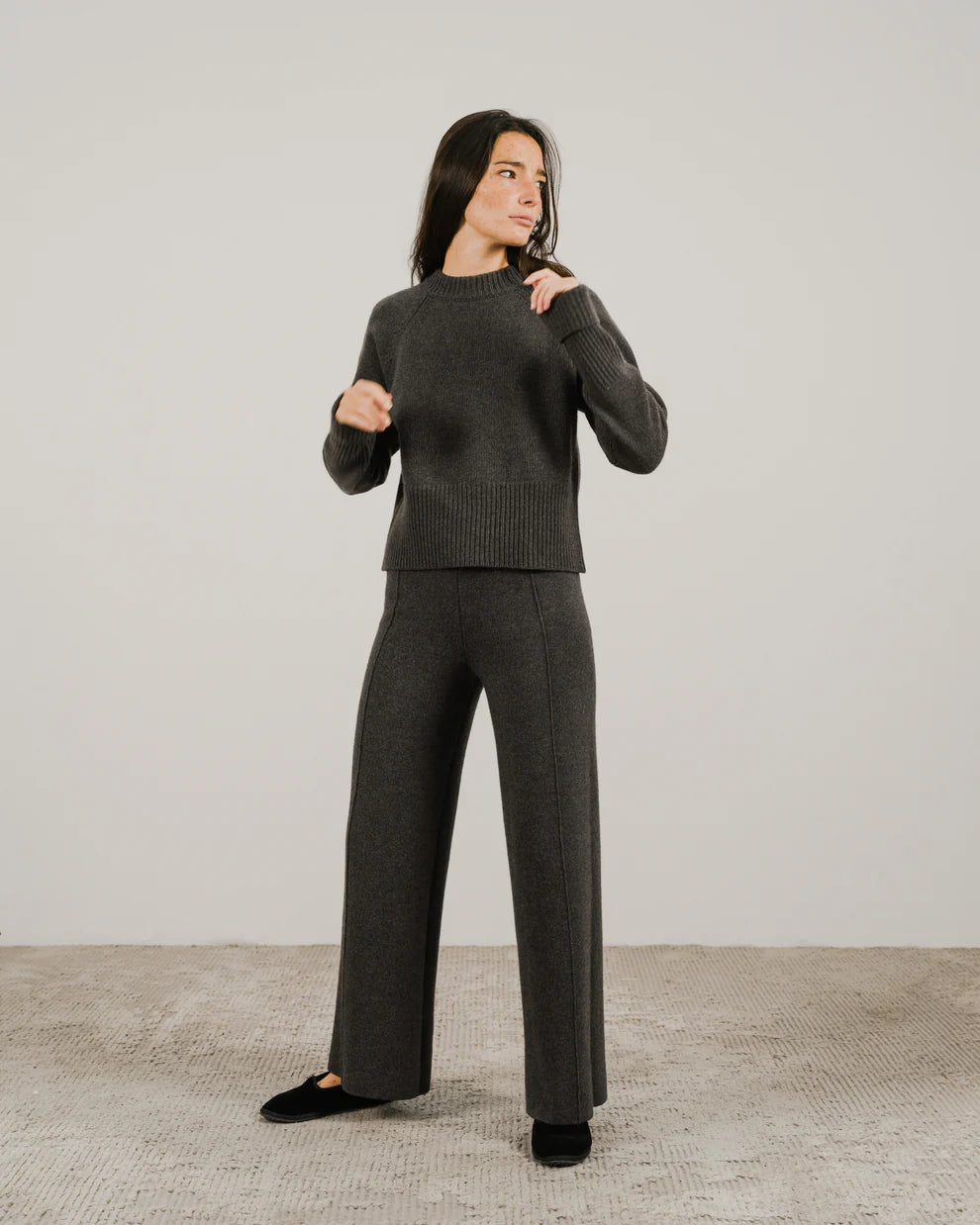 Kashmir-sekoitteiset yksiväriset housut