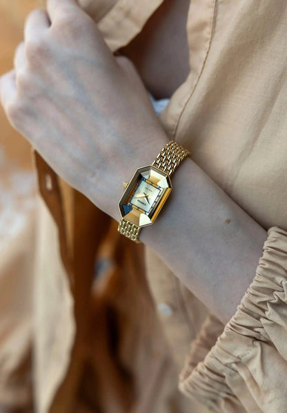 Viistehiottu smaragdikuvioinen sveitsiläinen naisten kello J8.056.S