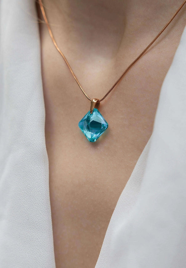 Viistehiottu Prinsessa -riipuskaulakoru JS.0034