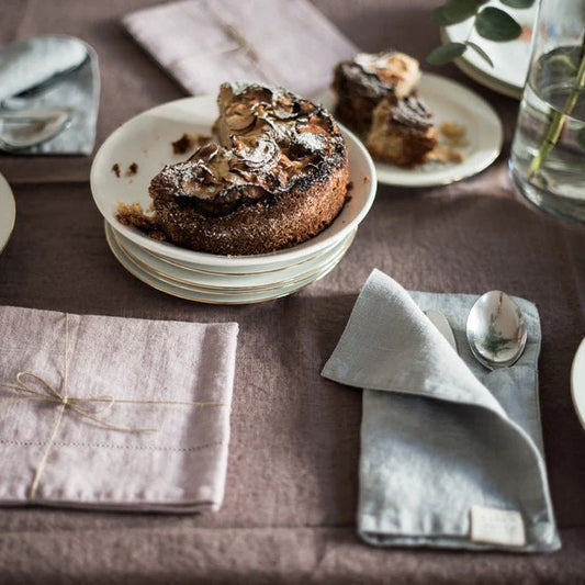 Tuhkan roosa pellavapöytäliina