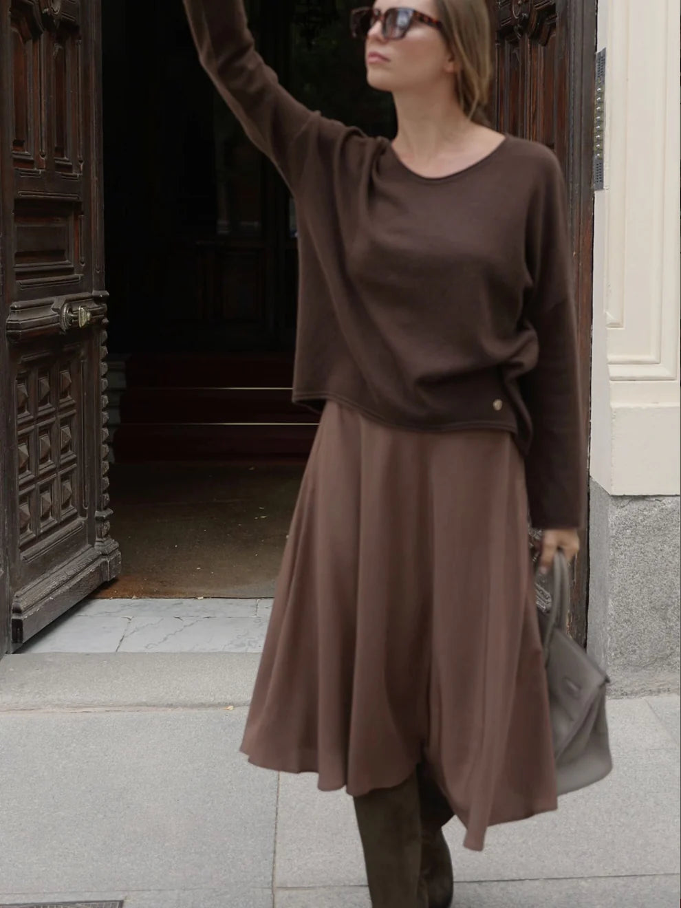 Anais neulepusero, ruskea