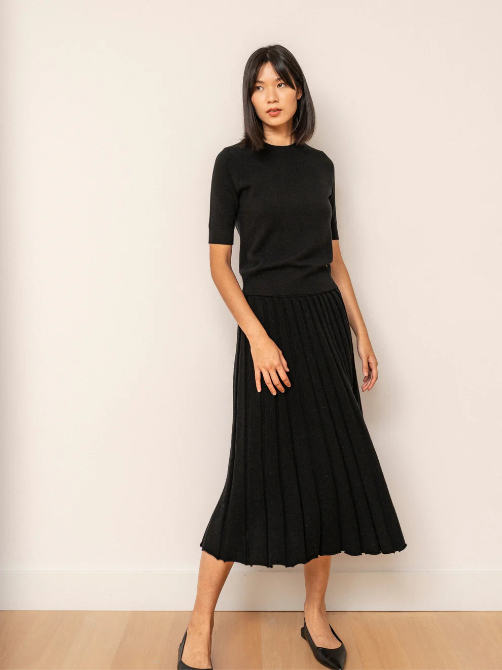 Roma neulepusero, musta