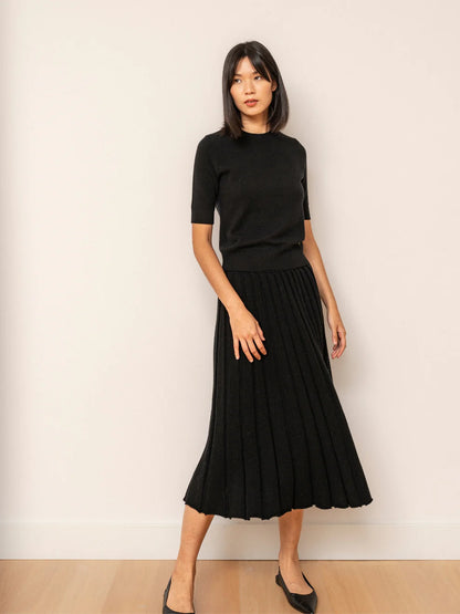 Roma neulepusero, musta