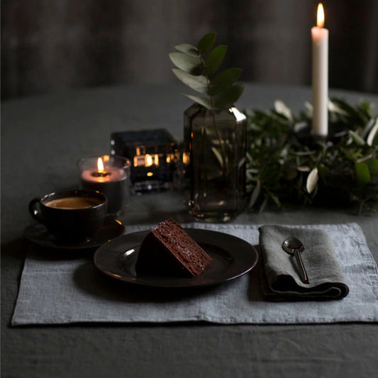 Metsänvihreä pellavapöytäliina