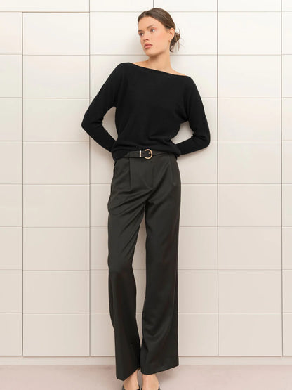 Claudia neulepusero, musta