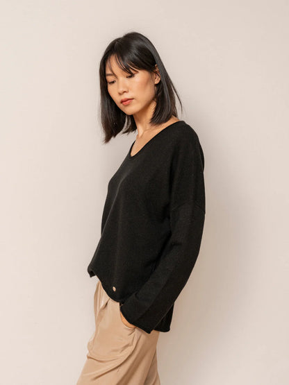 Anais neulepusero, musta